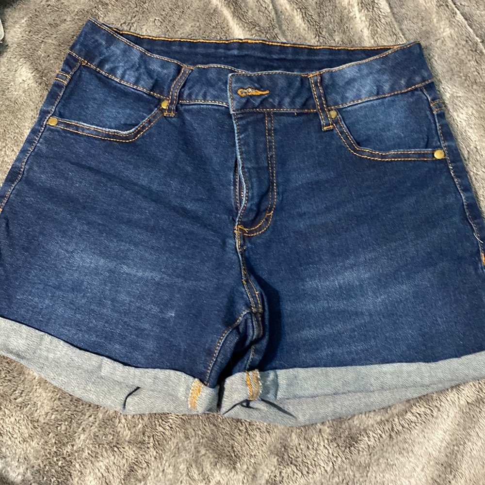 Ladies Serra size 8- short Jean shorts